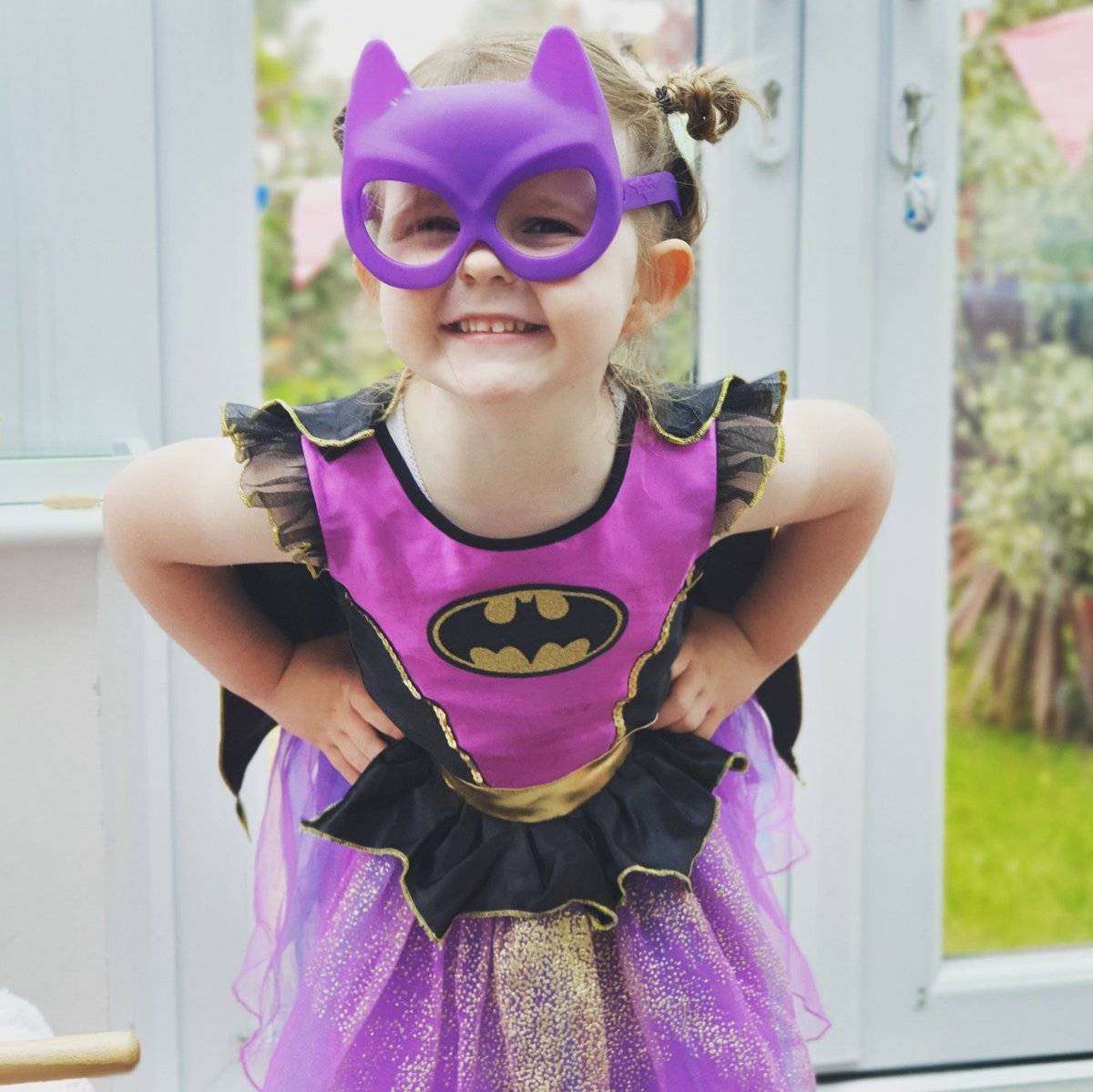sarah_pull's tweet photo. @superheroincity our little batgirl. #SuperherointheHome #oursuperheroes #worldrecordattempt https://t.co/lQz4RF1s8w
