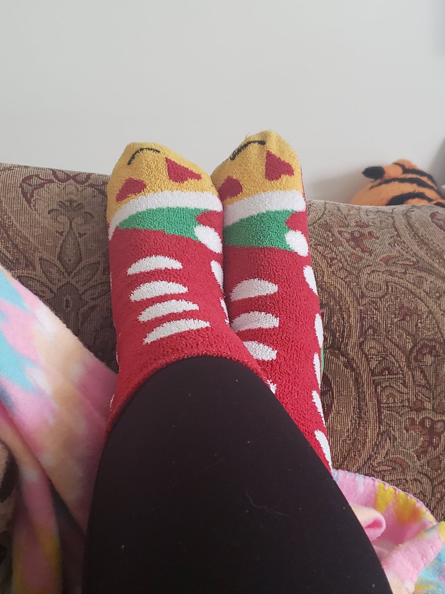 MarreroMoves2PK's tweet photo. Day 2 of #MathSpiritWeek ! My socks have ovals, circles and hearts! What shapes do your socks have? #enterpriserockets #AprilMathMonth #ShapelySocks https://t.co/0umsqRohu3