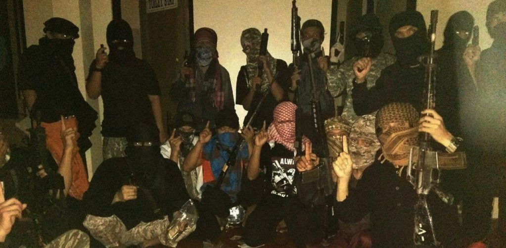 NapoleonAF7's tweet photo. Terrorist groups - home based.
https://t.co/IS1TZ7vWVE
sumber : @CIA  

#teroris #terorisme #JamaahAnsharutDaulah #JAD #JemaahIslamiyah #JI #AbuSayyadGroup #ASG
#MajelisMujahidinIndonesia #MMI #JamaahAnsharutTauhid #JAT #JamaahAnsharutKhilafah #JAK #MujahidinIndonesiaTimur #MIT https://t.co/Lpwxo62Zs6