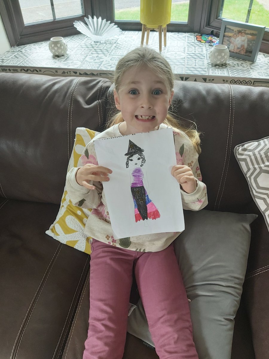 Lorna Jay Saunders tweet media