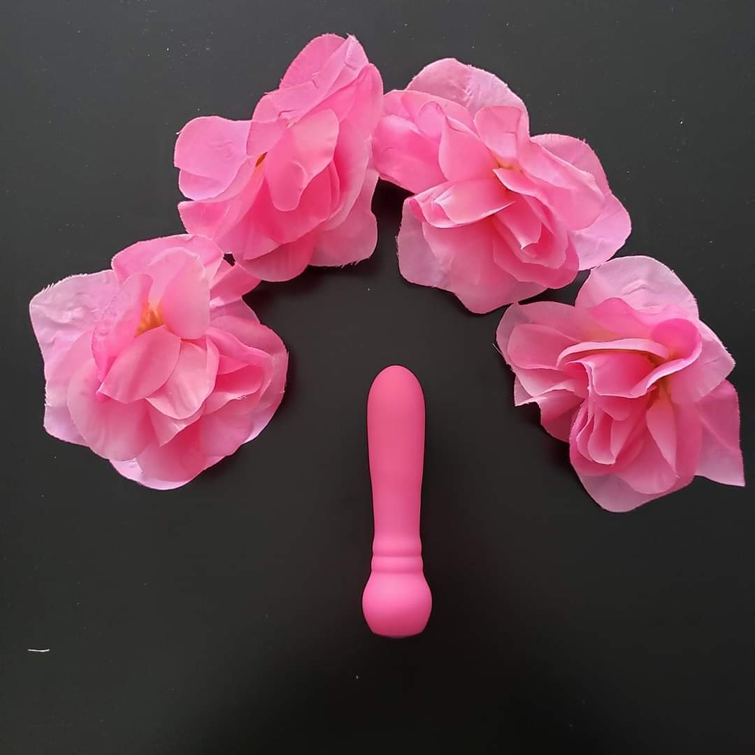 Sexxxplus's tweet photo. Le classic Ultra Bullet de #FemmeFunn version 2.0 !  
Moteur ultra puissant 🔥
Rechargeable par induction ⚡️
20 modes de vibrations 🤯
Garanti 1 an 👌
Disponible en 3 couleurs 💟💜💙

Restez chez vous et trouvez le au https://t.co/KZHPZlZhwU

**Livraison rapide et gratuite** https://t.co/HmJZPpe9bO
