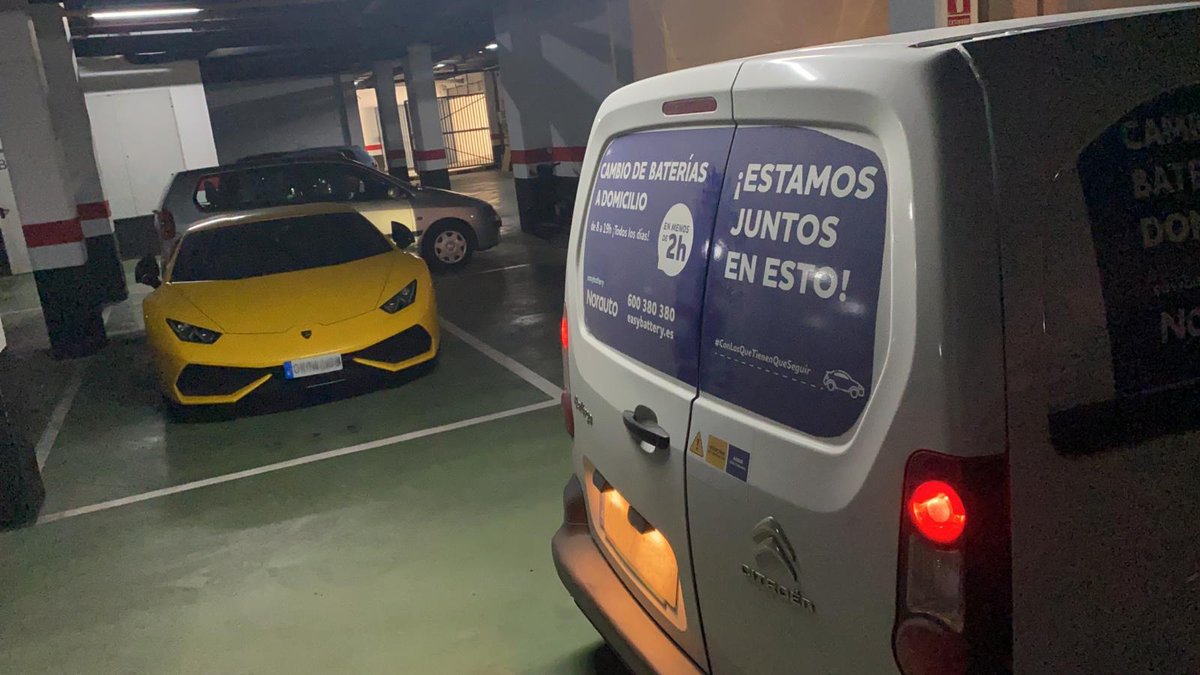 NorautoEspana's tweet photo. Hoy mis compañeros de #EasyBattery han venido a cambiarle la #batería a mis dos coches. Si, los cochazos también se quedan sin batería.😉
Si tienes un cochazo (o dos como yo) y no arranca, llama al 600 380 380 y vamos a cambiarle la batería con el amor que se merece.❤️ https://t.co/4mdKFw4cwp