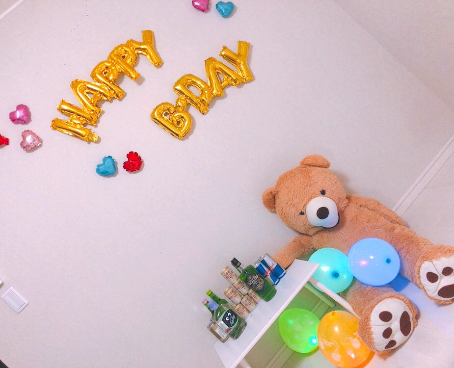 a_chan428's tweet photo. 23歳なりました🤝❤️
おみくありがと！！

@oniku039 https://t.co/tKcI0YtH2h