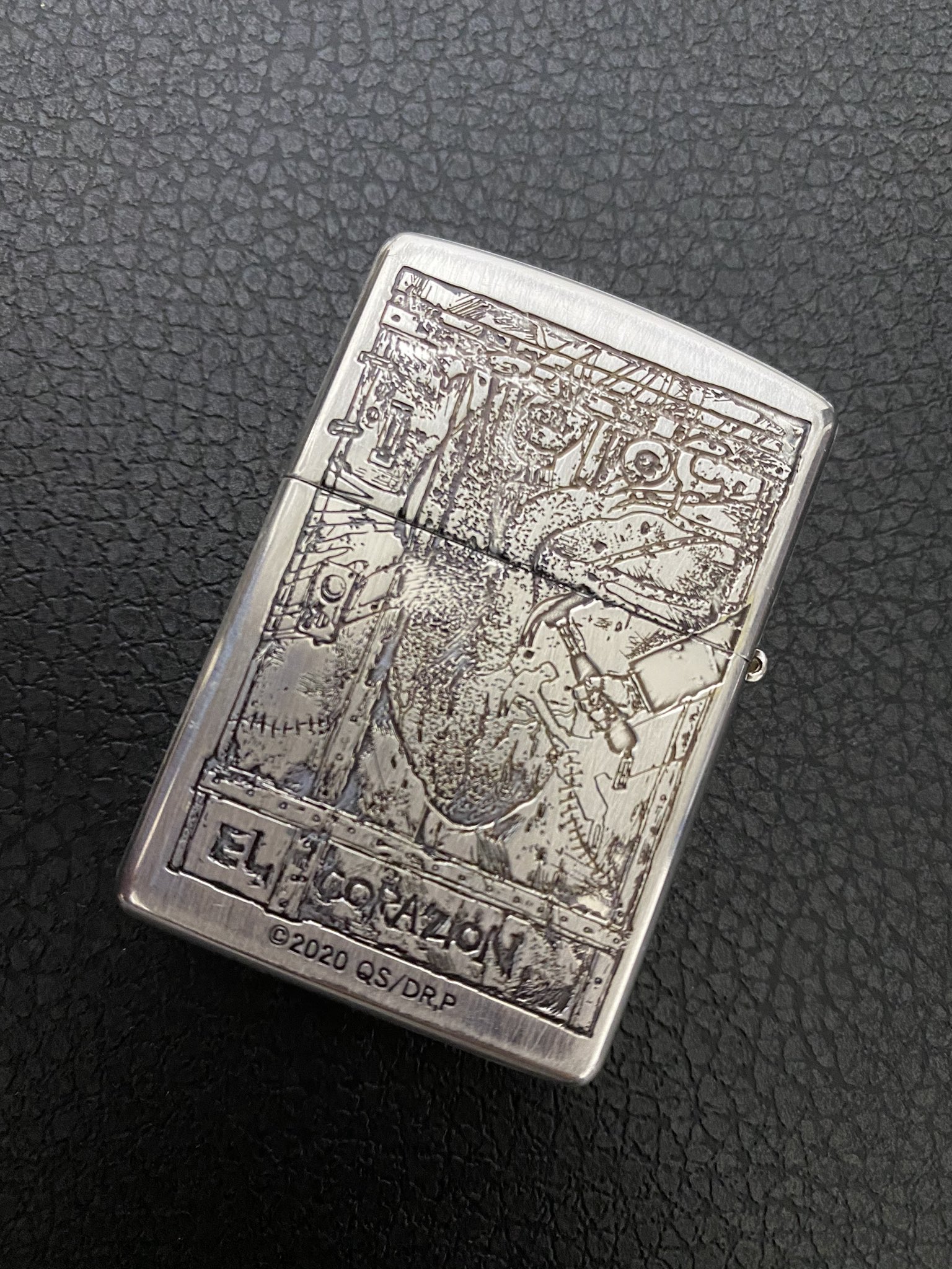 廃棄太郎 心のzippoが届いたー ドロヘドロのzippo出たらこんな感じのデザインがいいなって思ってたのがそのまますぎて最高