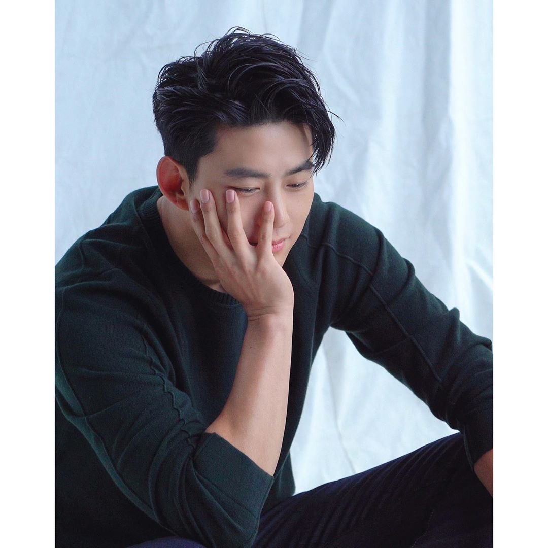 2PM_FR's tweet photo. IG eyecon_taec | 28.04.20
{#TAECYEON}
"Chaque jour à son pique de beauté..✨
#OkTaecyeon #DansLesCoulisses #EyeConTaec #MeilleurDeLui #LeSeul #BluesDuMardi #Therapie #MardiFighting💚"
_________
🇬🇧 2pmalways
🇫🇷 2pm_fr https://t.co/6eVDnMDqSi