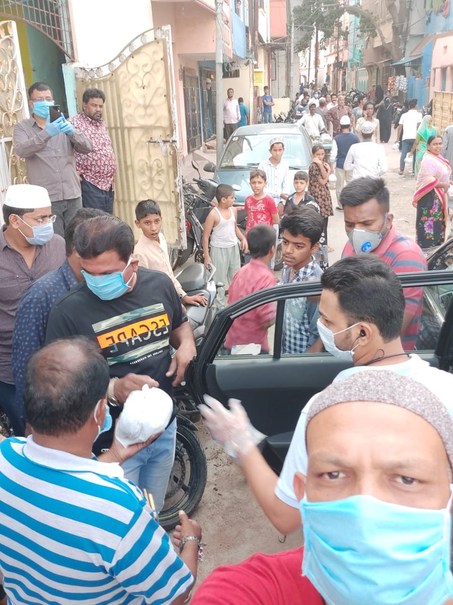 Md_MajidHussain's tweet photo. On the Instructions of #AIMIM President @asadowaisi AIMIM Nampally Constituency team Distributed 500 #Iftar_Kits at Murad Nagar Kaman, Asif Nagar Ward to help the lockdown effected people on today Arranged by AIMIM Nampally MLA @Jaffarhusainmla &amp; Ex Mayor Hyderabad Majid Hussain https://t.co/g7r9A2INvA