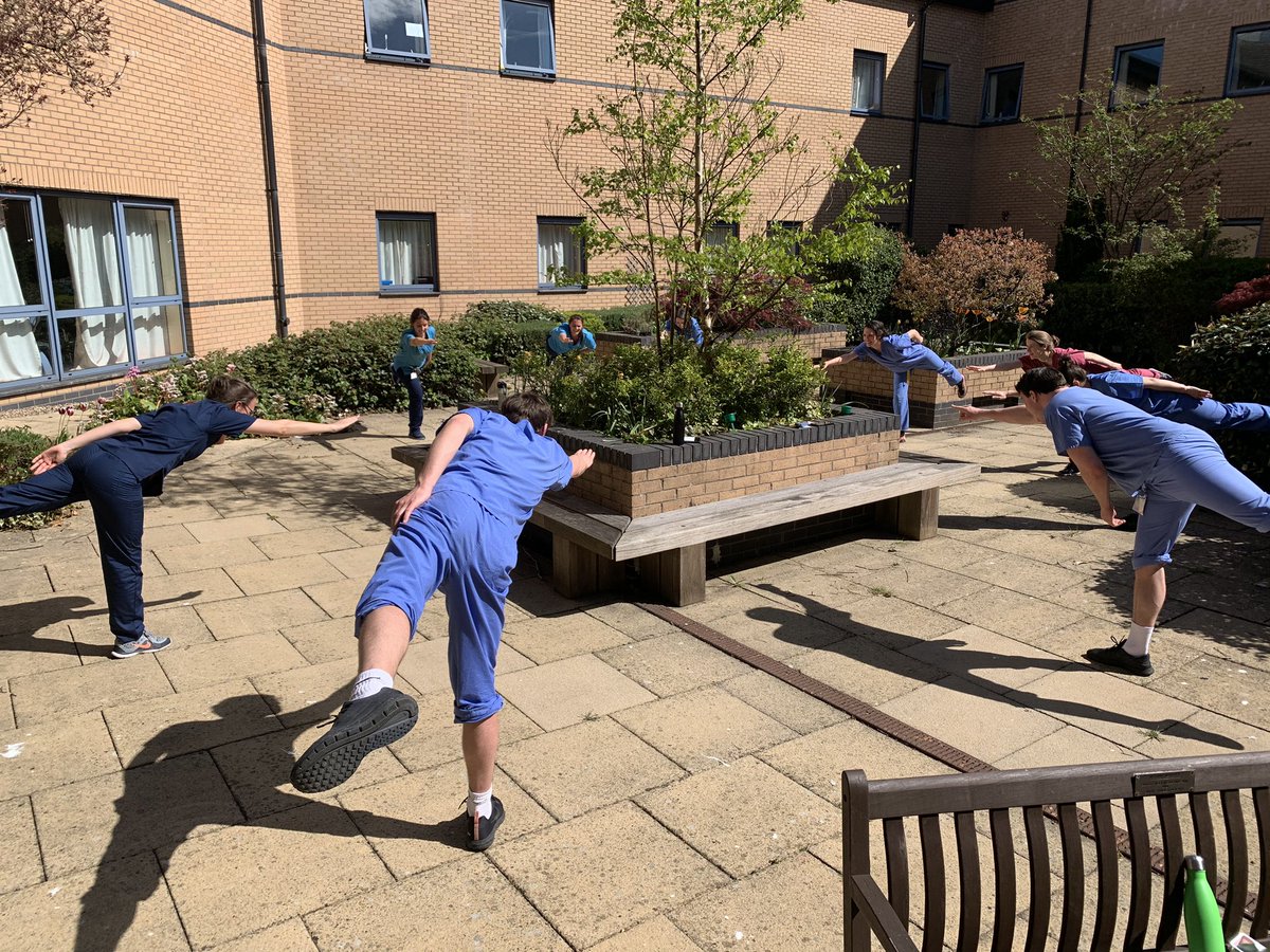laramitchdr's tweet photo. Week 2 #NHSworkout in โ๏ธ. Grab some colleagues, a safe space thatโs socially distanced. Combo of ๐ชand conditioning, balance & flexibility. Warm up then 10 calf raises, squats , jump squats, 1 min walking lunges, standing balance, arebesque pick ups. @exerciseworks @project_3uk https://t.co/eNnrgqKQY9