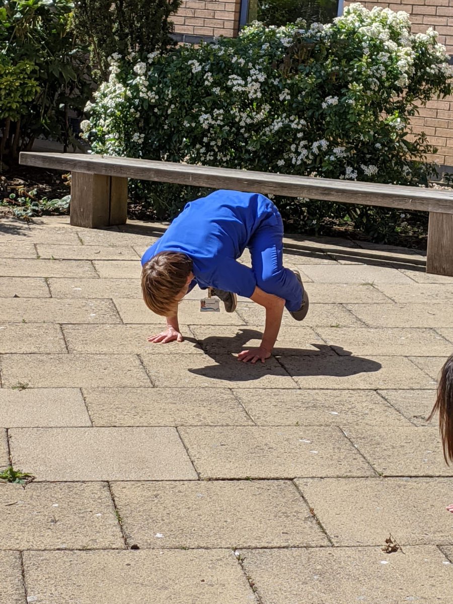 laramitchdr's tweet photo. Week 2 #NHSworkout in โ๏ธ. Grab some colleagues, a safe space thatโs socially distanced. Combo of ๐ชand conditioning, balance & flexibility. Warm up then 10 calf raises, squats , jump squats, 1 min walking lunges, standing balance, arebesque pick ups. @exerciseworks @project_3uk https://t.co/eNnrgqKQY9
