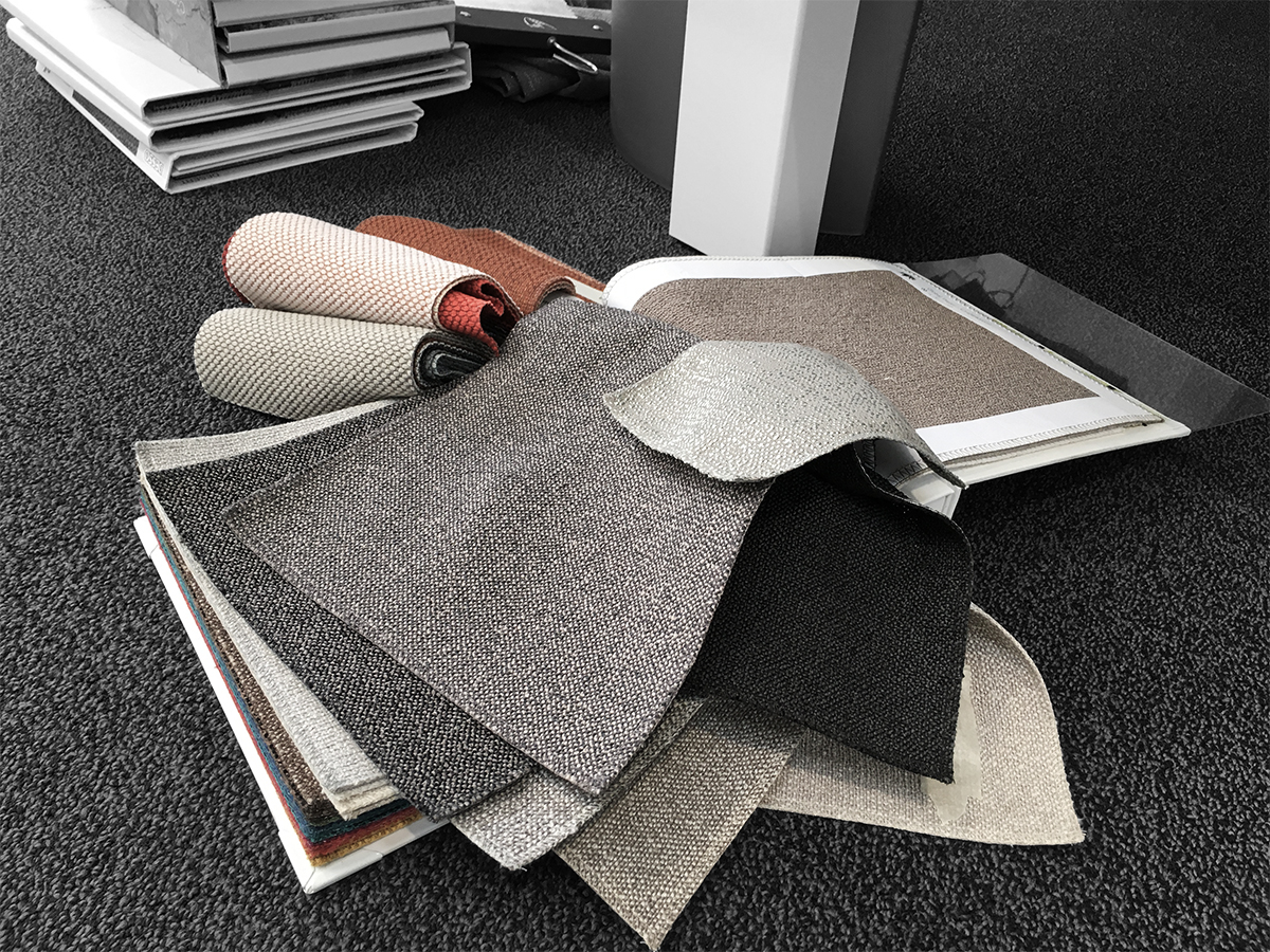 NijboerID's tweet photo. Keuzes maken in kleuren en materialisering. In de ontwerpfase denkt Lotte hier uiteraard al over na maar nu worden ook echt de materialen erbij gezocht en begint het ontwerp tot leven te komen.
#interieur #maatwerk #exclusief #luxe #materiaal #keuzes https://t.co/1jw7ax4xcv