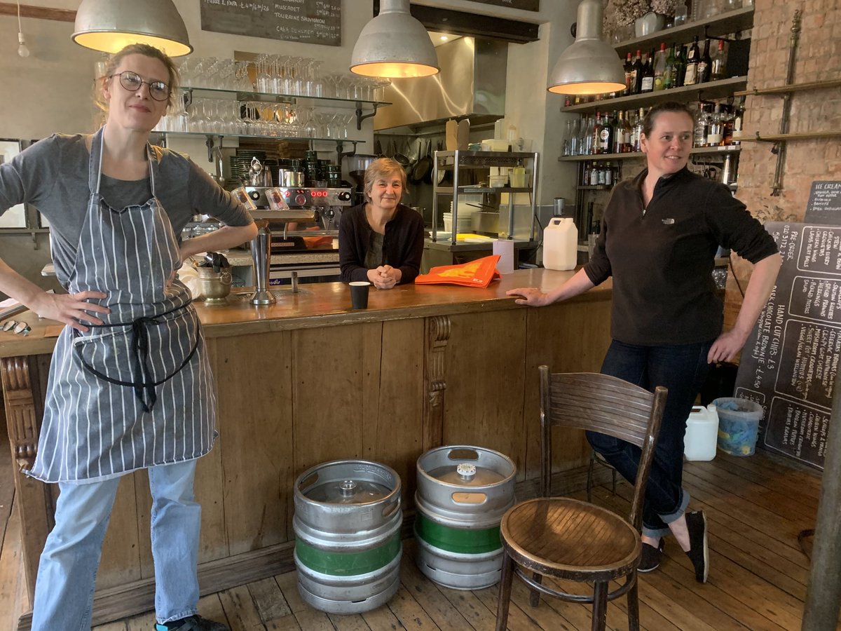 WHYCNunhead's tweet image. #finedining today thanks to Babette and Maya from Babette Nunhead, Anne from ⁦@NunheadKnocks⁩ and my #youngvolunteer Zaine 48 potato and celeriac dauphinois delivered! #socialaction #nunhead #grateful