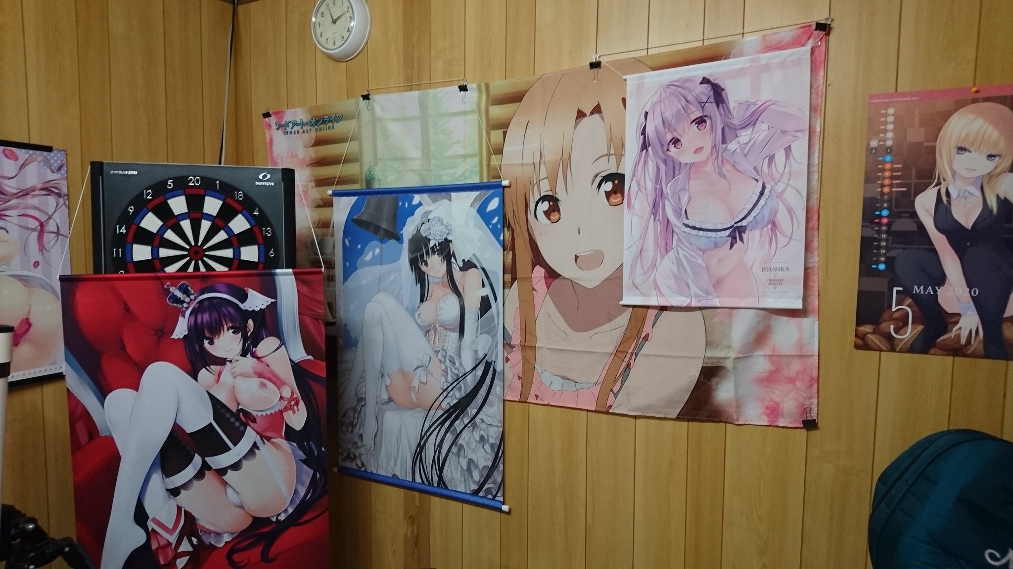 ミネオ オタク アニメ タペストリー 痛部屋 フィギュア もう片方の痛部屋スペースです ー