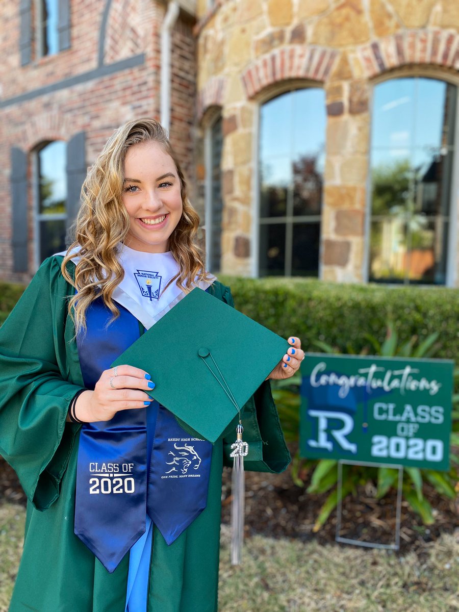 Celebrating the end of senior year with my #PridePose !!!! 🦁💙💚🎓  #RHSRoar #TakePrideInThePRIDE #Classof2020