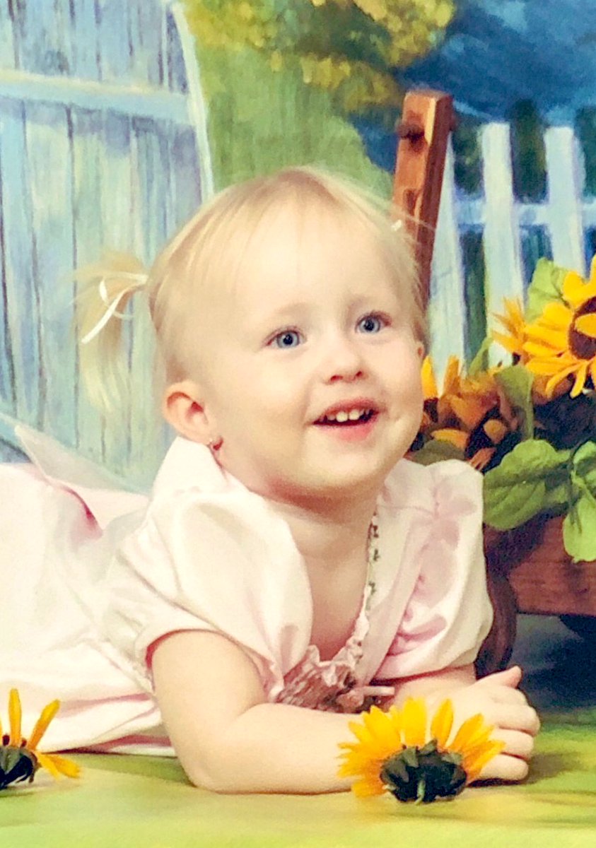 💡🔦Senior Spotlight 🔦💡

Years playing softball:13

Favorite Athlete: Alex Bregman