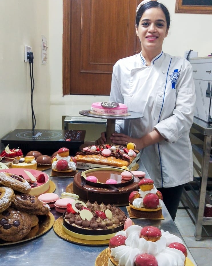 Lionise_India's tweet photo. #QuarantineAndChillWithLionise Episode 9: Kamal (Founder of Tuileries Pรขtisserie) shares one of her favourite recipes of chocolate cake with ganache that you can bake at home.
https://t.co/LjaDW6qFAU
#bakeyourcake #pastrychef #pastrychefdelhi #chocolatecake #enremet #lcb #bake https://t.co/YpPHFjVa0V