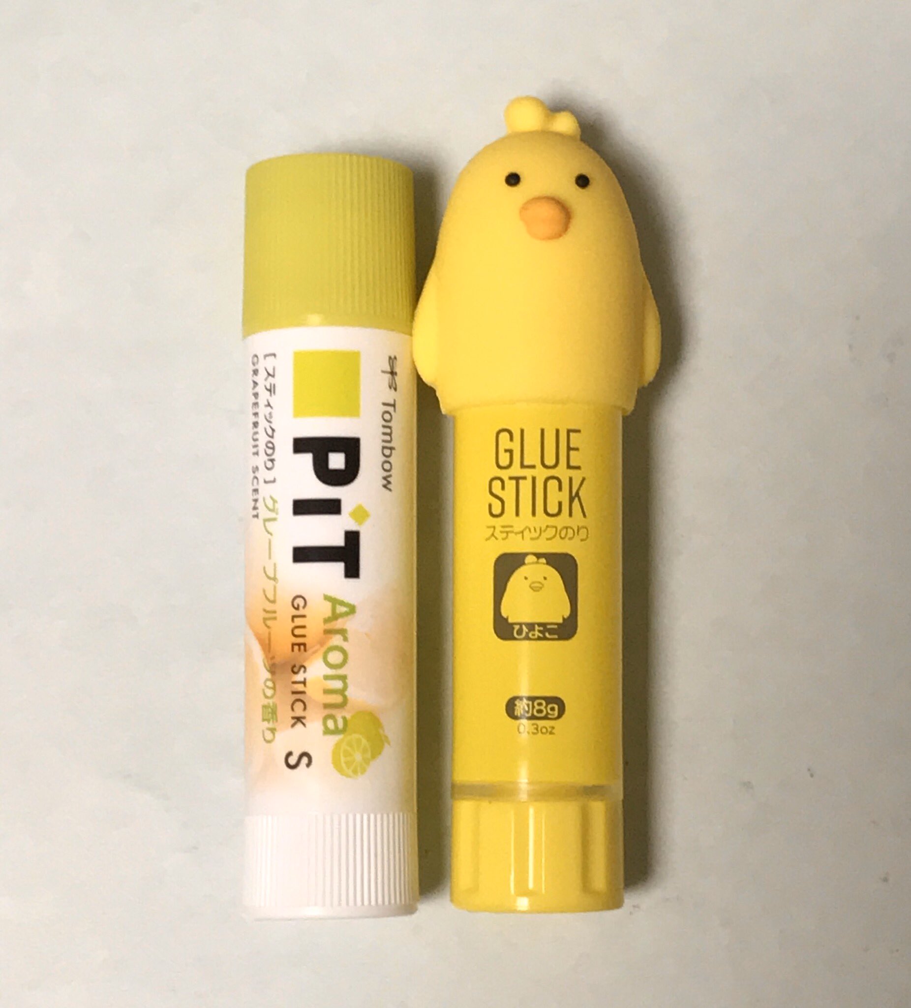 ひいろ 久しぶりにスティックのりを買いにダイソーへ こんなに可愛いモノと 香り付きのモノを見つけました スティックのり ダイソー トンボ鉛筆pit 文好部 T Co 3ikxkp6azi Twitter