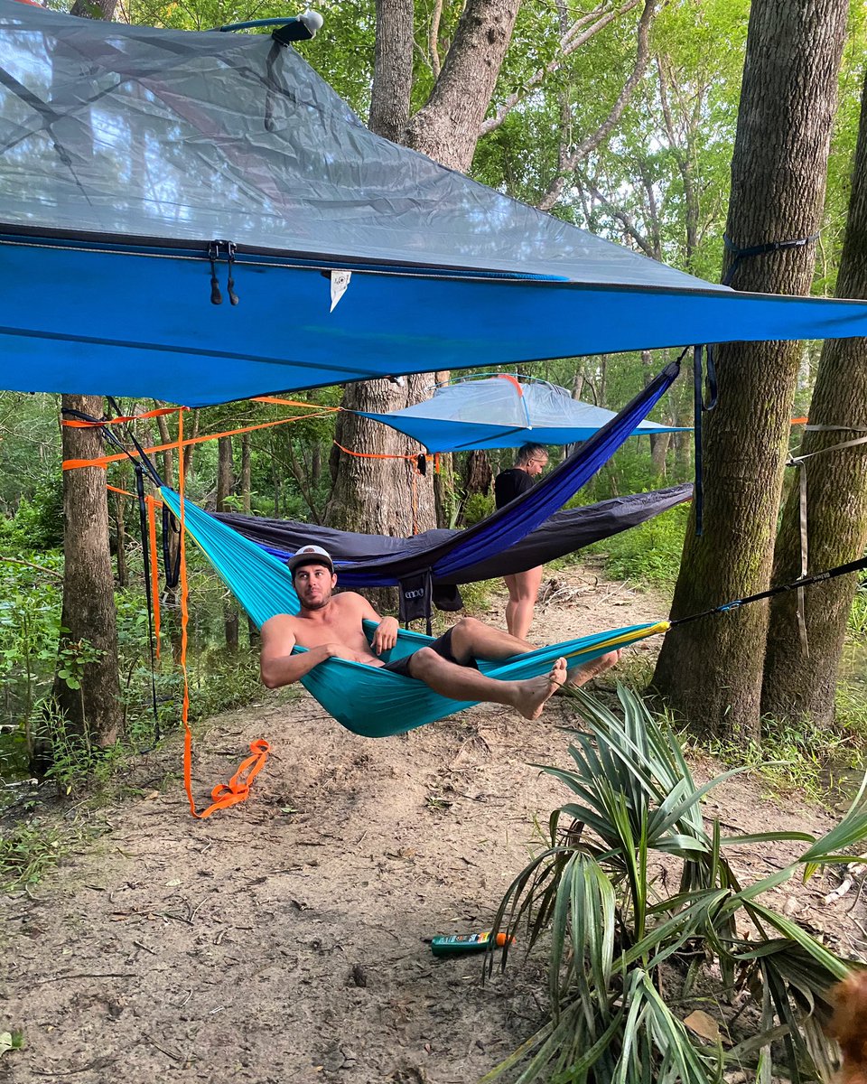 davidbarry89's tweet image. Anyone wanna break quarantine and #hangout