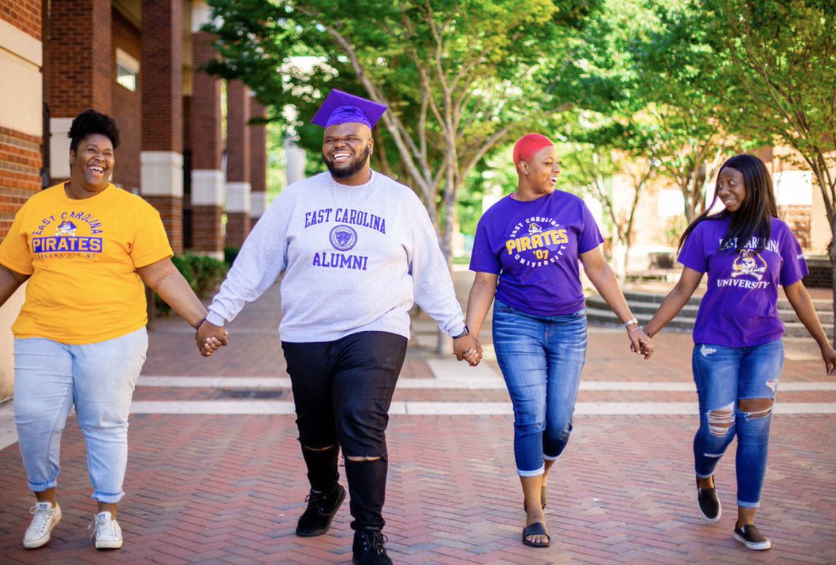 Isaiah_Stubbs's tweet photo. This journey called college is NOT EASY, but they gave me their hands to hold along the way! They have seen me at my lowest and helped me get back up to my high! I love my Pirates with all of me ππ #Solid #TheyAintGoingNoWhere #FlossyPossey @calebjirene @SimplyyDyNiece_ https://t.co/46afQPEIMv