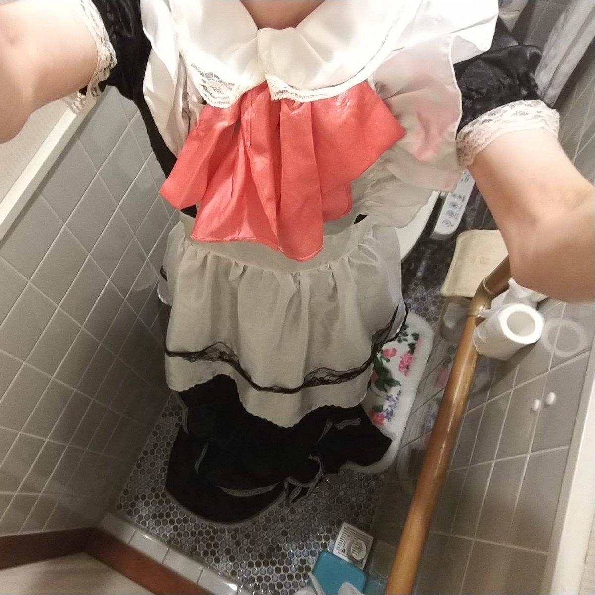 名称未設定 サテンのメイド服 何着か持っていますが裏地付きのメイド服ってなかなか無いのが難点です 裏地付きのメイド服欲しいな