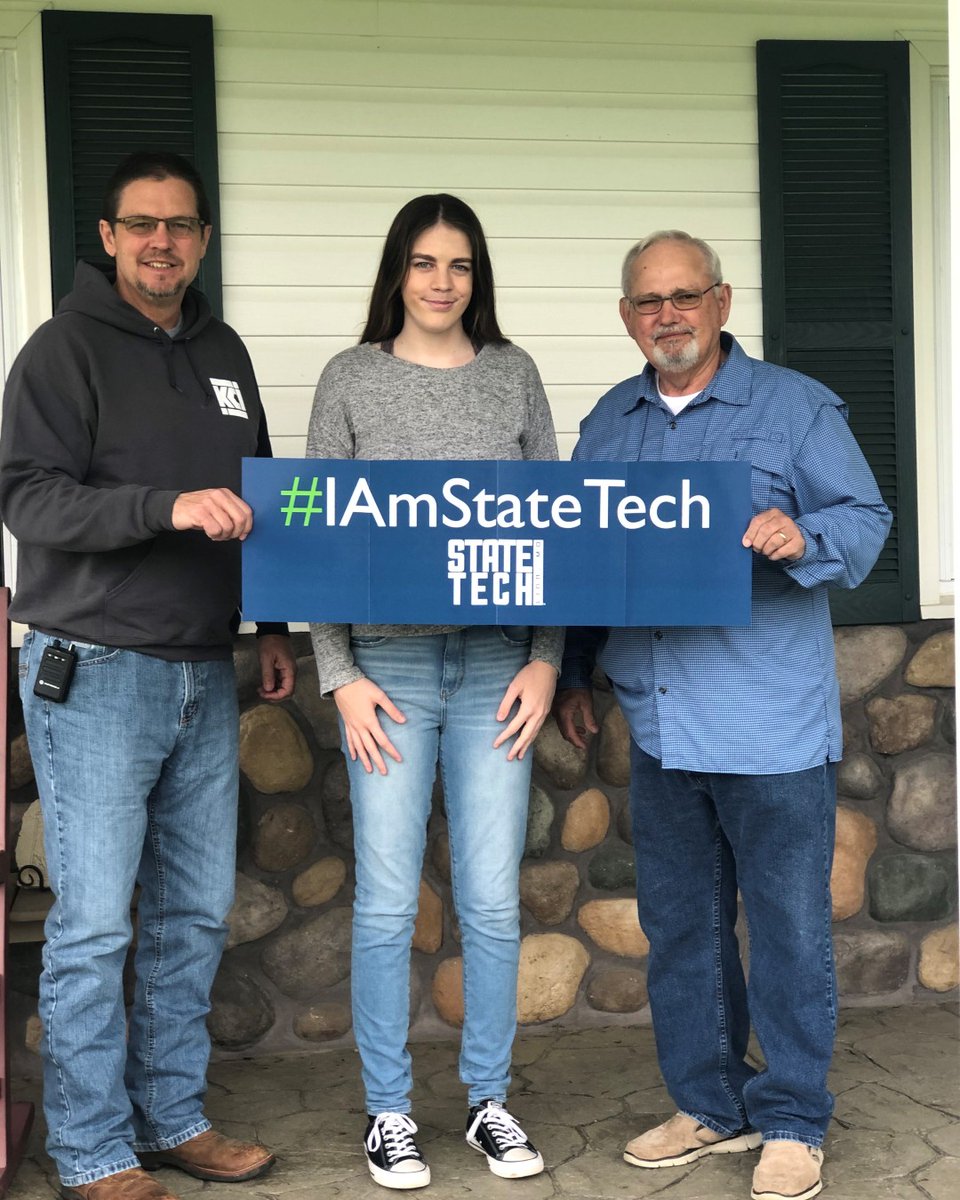 statetechmo's tweet photo. 3 Generations of State Tech in one family! May 1st is National College Decision Day! If you are a part of the incoming class of 2020, don't forget to send us a picture with your #IAmStateTech sign you received in your welcome packet. Send the picture to admissions@statetechmo.edu https://t.co/LfyJIzWTbH