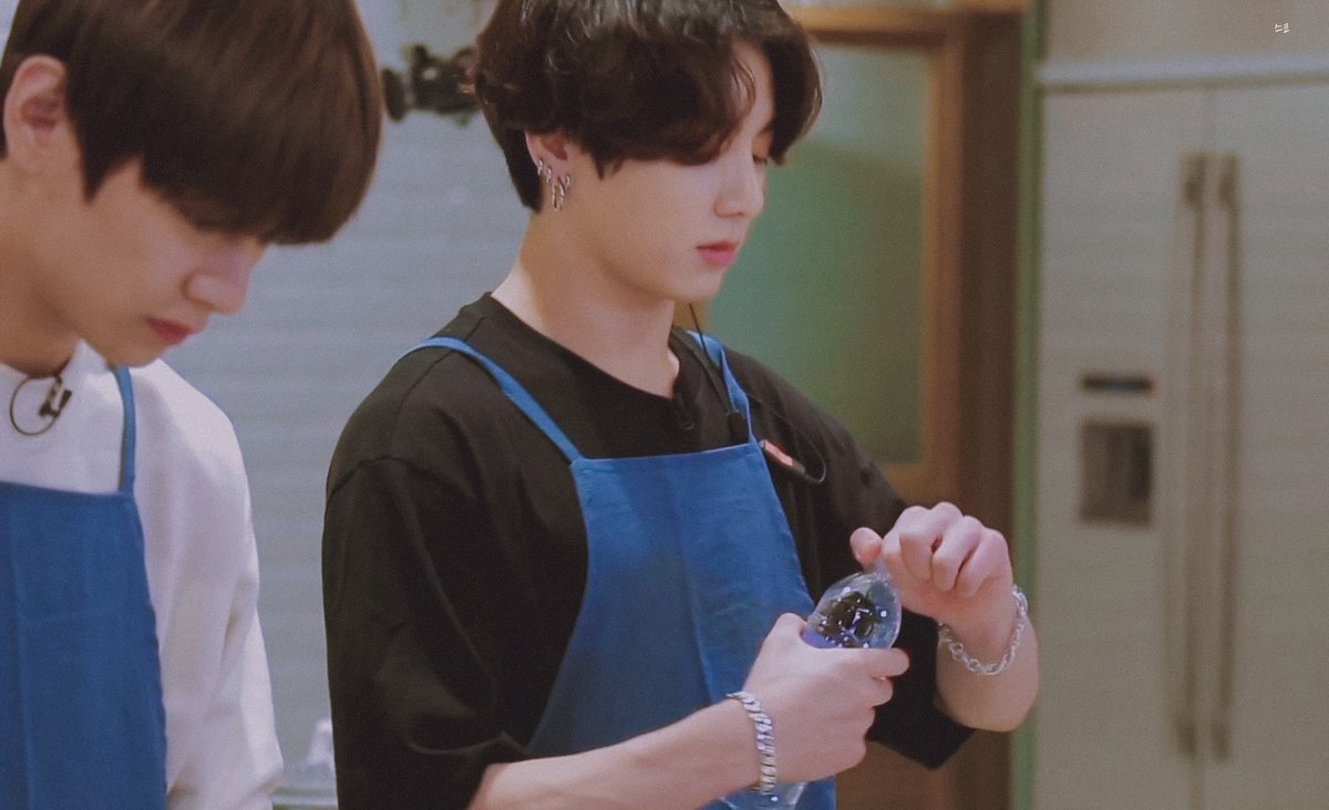 Seuko091230's tweet photo. #JK #V https://t.co/EpJhn5PHO8