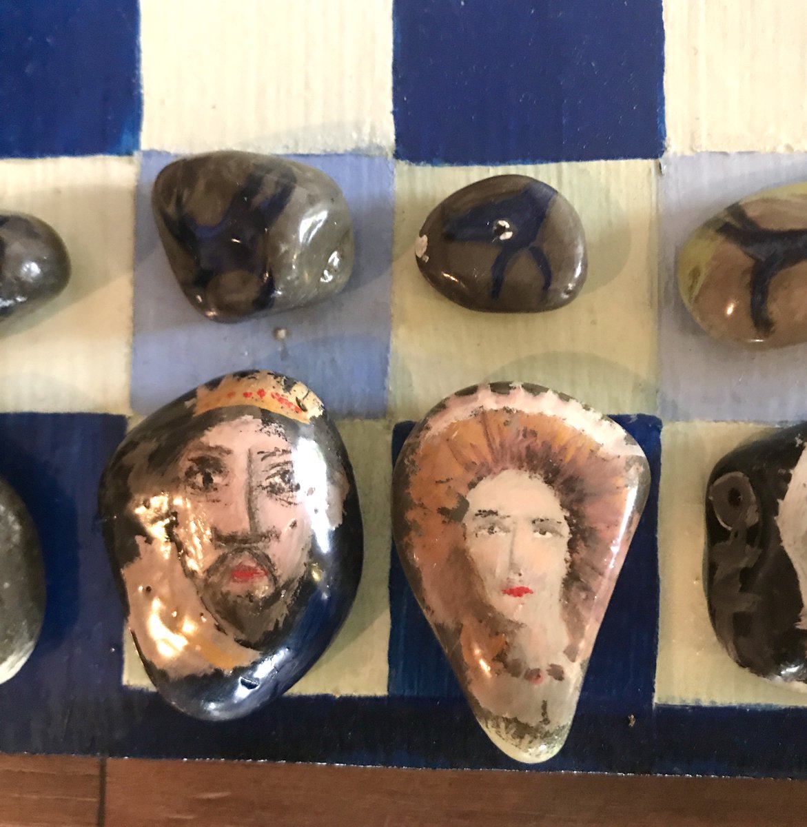 Emmievb's tweet photo. Check out these 7 awesome creative projects youngsters https://t.co/iTs6hw7hcT…
Here is one I made earlier from wood and stones: 
@ATTheBusUK
 #Homeschooling2020 #makingstuff #chessboard https://t.co/DgTmUm5B1O