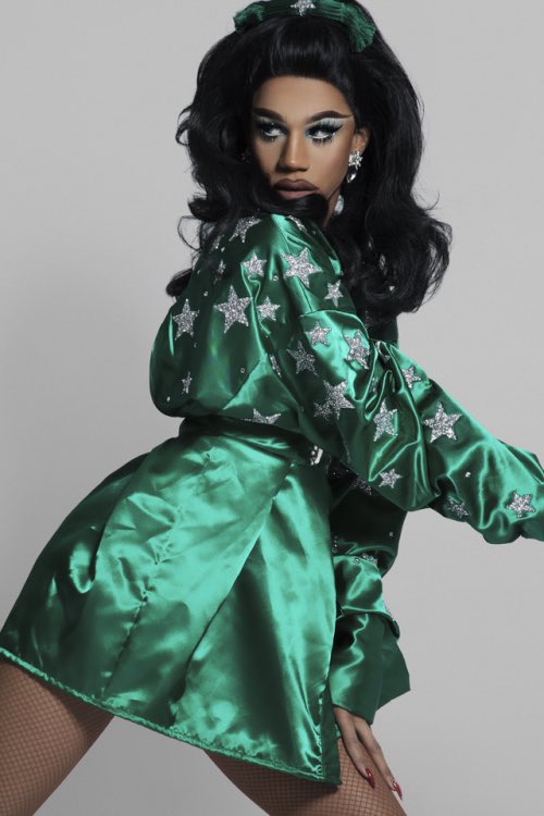 LouisPisano's tweet photo. can someone give me any explanation of why naomi smalls has still never gotten a vogue feature or high fashion collab or front row situation ? https://t.co/GWdVUUmjBR