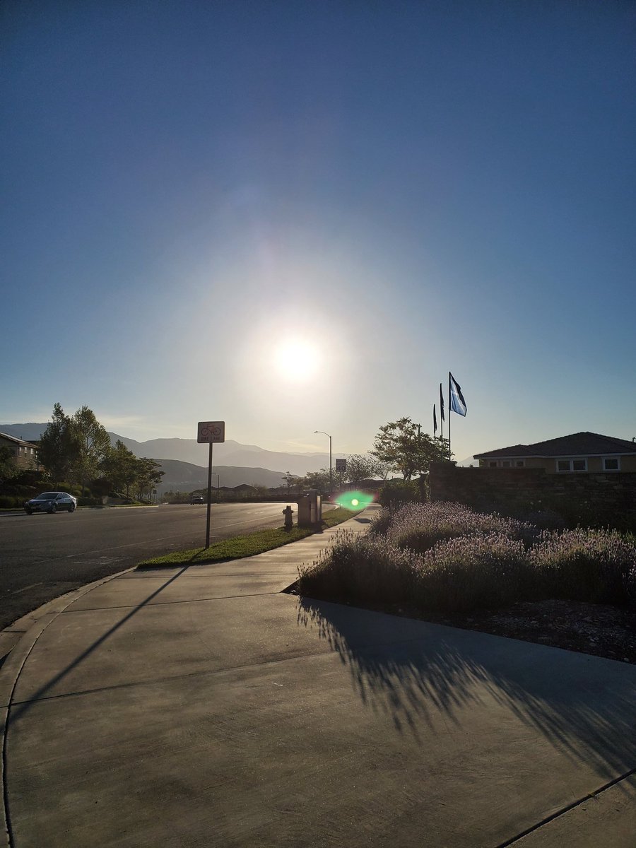 coachmartin2's tweet image. Good Morning... Hope you woke up this morning with a great praise on your lips..because despite the conditions...God is still Good