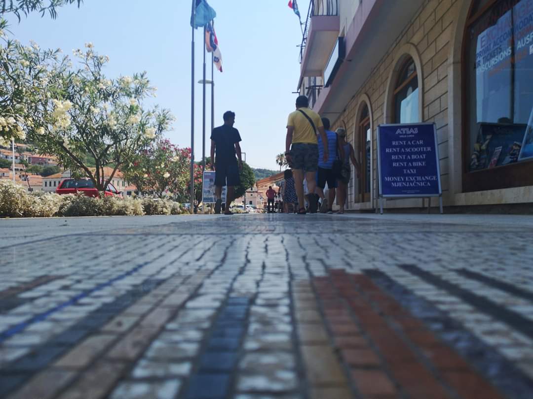 lukamozaika's tweet photo. #Mosaic #promenade #VelaLuka #LukaMozaika #MosaicToBeTogether #mosaic #art #creativity #stone #ambalaža #lsvl #CroatiaFullOfLife #CroatiaFullOfIslandsToDiscover #traveldestination #KorculaIsland #dalmatia #croatianislands https://t.co/J5OtJvqCrU