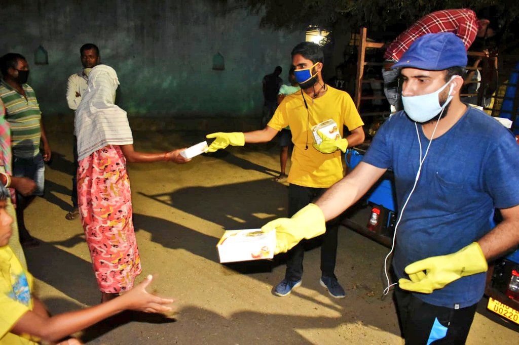 DC_Ranchi's tweet photo. Great work by @Indiayoungfoun1 . They've served food packets and dry ration kits to 40,000+ people in the last month. 
#RanchiFightsCorona
#RanchiCares
#FoodForAll

@HemantSorenJMM 
@JharkhandCMO 
@MVRaoIPS https://t.co/ThZgXtb4j1