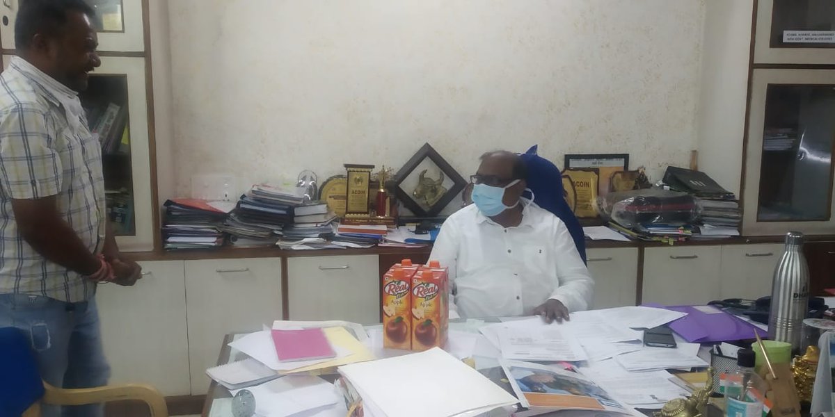 itvfoundation's tweet photo. iTV Foundation in association with Dabur is ensuring that all those Corona Warriors working on the front line have high immunity, we are distributing juices to cleaners working in Municipal Corporation in Raipur, Chhattisgarh.
 
@Inkhabar @NewsX 

#iTVFoundation #CoronaWarriors https://t.co/nOeTwb6lm3