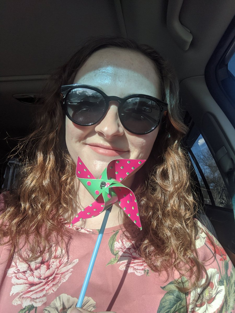 seejenscience's tweet photo. Happy Pinwheel Day! #virtualpinwheelday is made more fun by early morning deliveries of pinwheels to friends/colleagues! Happy to celebrate one of my favorite @haverfordedu traditions! https://t.co/2J8Q0M0d3v