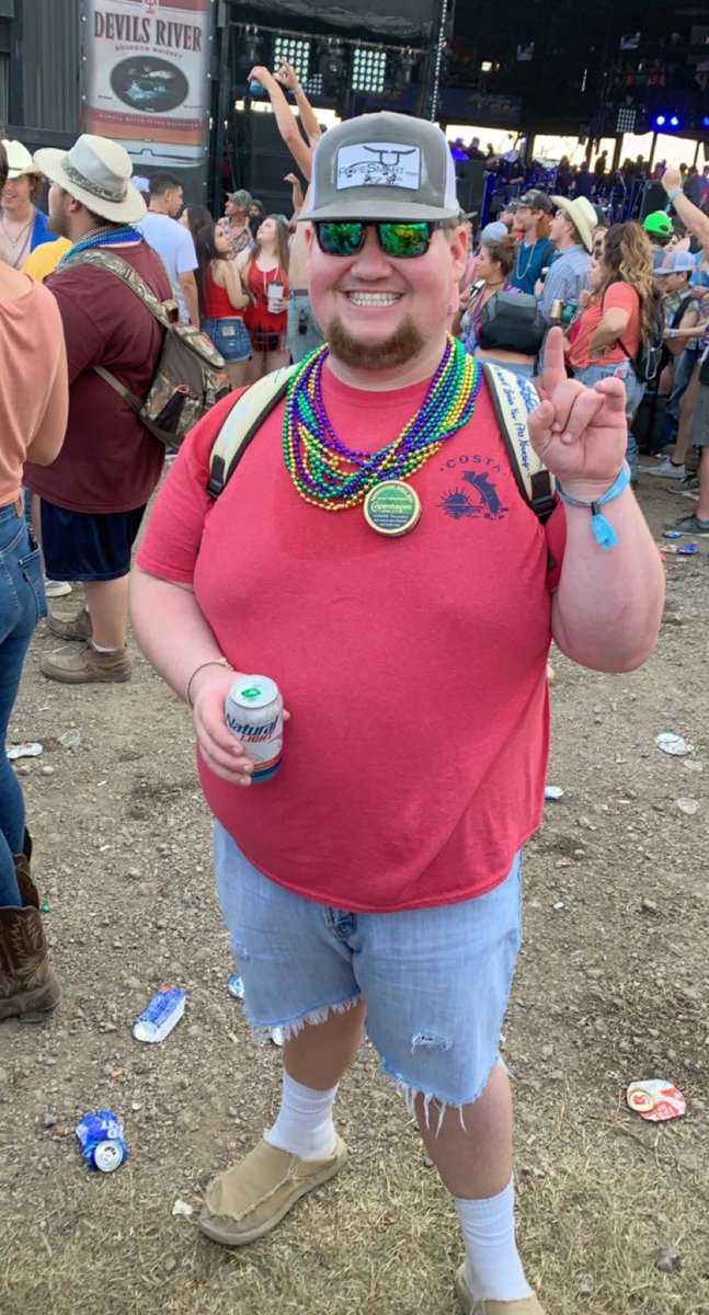 peacesnotpieces's tweet photo. Only 1 year ago I had a failing GPA and got kicked out of school, this semester I had a 4.0. Only 1 year ago I weighed over 330lbs, today I weigh sub 220. It’s crazy what can happen when you finally decide to “do something “ about it. The future looks bright my friends. https://t.co/cGMjVoY83N