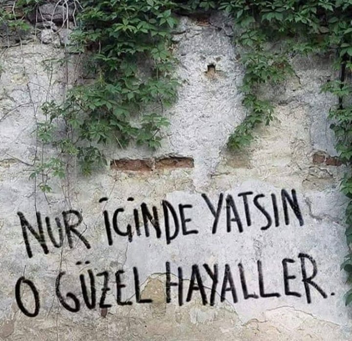 Herkesin Bir Cam Kenarı Vardır .!
Durup Düşündüğü, Kaybedip Bulduğu Ağlayıp Sustuğu .!