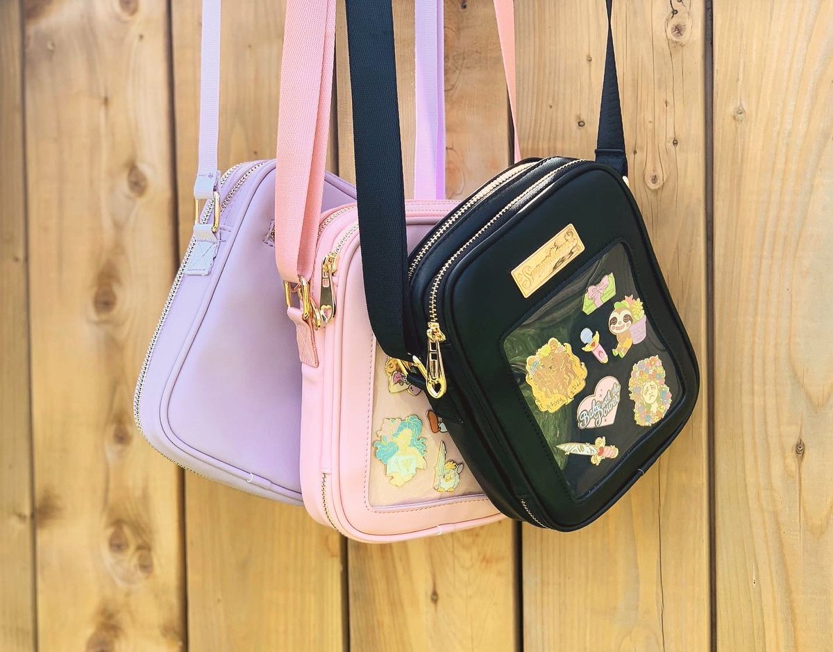 _sugarbones's tweet image. gonna do a lil give away before the new pin bag releases! I'll draw the winner tomorrow afternoon before the launch!

♡ follow and retweet (no QRTs) - that's all! ·͜·
♡ whatever color you like!
♡ open worldwide! 
♡ bag is 8/6.5/2.5 inches (hell yeah it fits the switch/lite!)