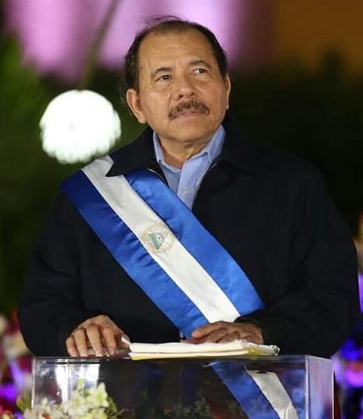 Denisflo20's tweet photo. ❤️🇳🇮 #TodosConDaniel 🇳🇮❤️

🎵En el #fragor del combate
Visionario de la 🕊️ #paz
Sereno frente al ⏩ #futuro
#Hermano 🤗 mayor
Amigo 🌱 #sembrador...
Al frente 💪 del #pueblo
Camina 🚶🏻 seguro #Daniel
Te nombramos: 
ƇOᗰᗩᑎDᗩᑎƬƐ DᗩᑎĪƐĿ🎵
#PLOMO19 https://t.co/IPvwStQkru