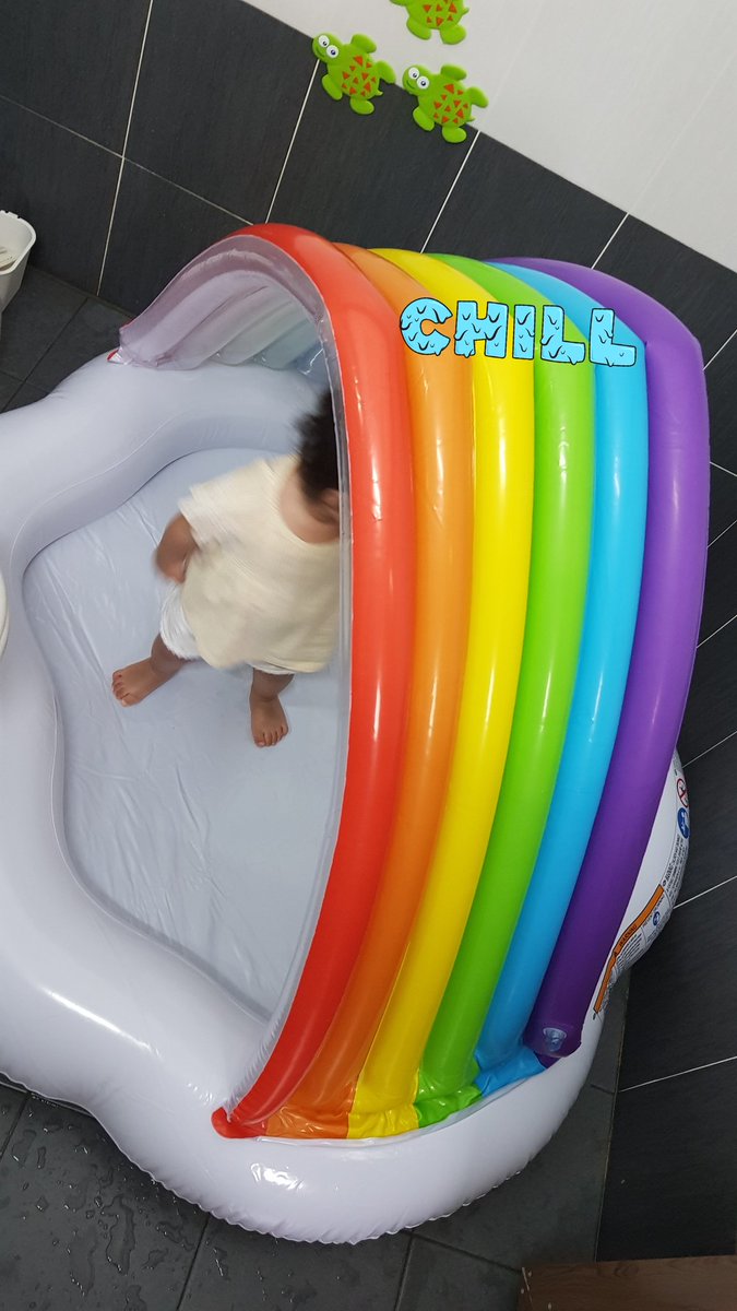 izwanizddn's tweet photo. Bought pool for anak hahaha. Ktrg decided nak letak kat bathroom... ingatkan senang utk ktrg rupenye  susahnya nak ajak budak ni siap mandi 😅😂 Anak 1 Mama 0 Papa -1💸 #ideamummyhuda #stayhomeactivity https://t.co/XEq91ftf18