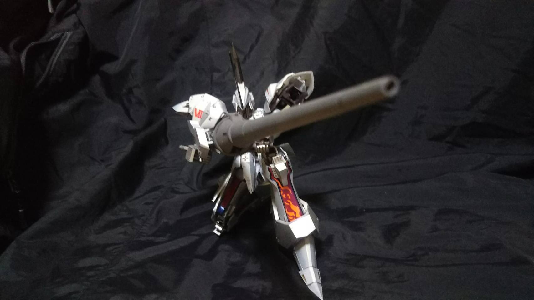 Fss Radio みさんの作った中にバルバトスのフレームを組み込んだフル可動レッドミラージュを置いときます なんと正座もできる代物とのこと レッドミラージュ Fss Jp Fss Radio みさんの作った中にバルバトスのフレームを組み込んだフル可動レッドミラージュを置いときます なんと正座もできる代物とのこと レッドミラージュ Fss Jp