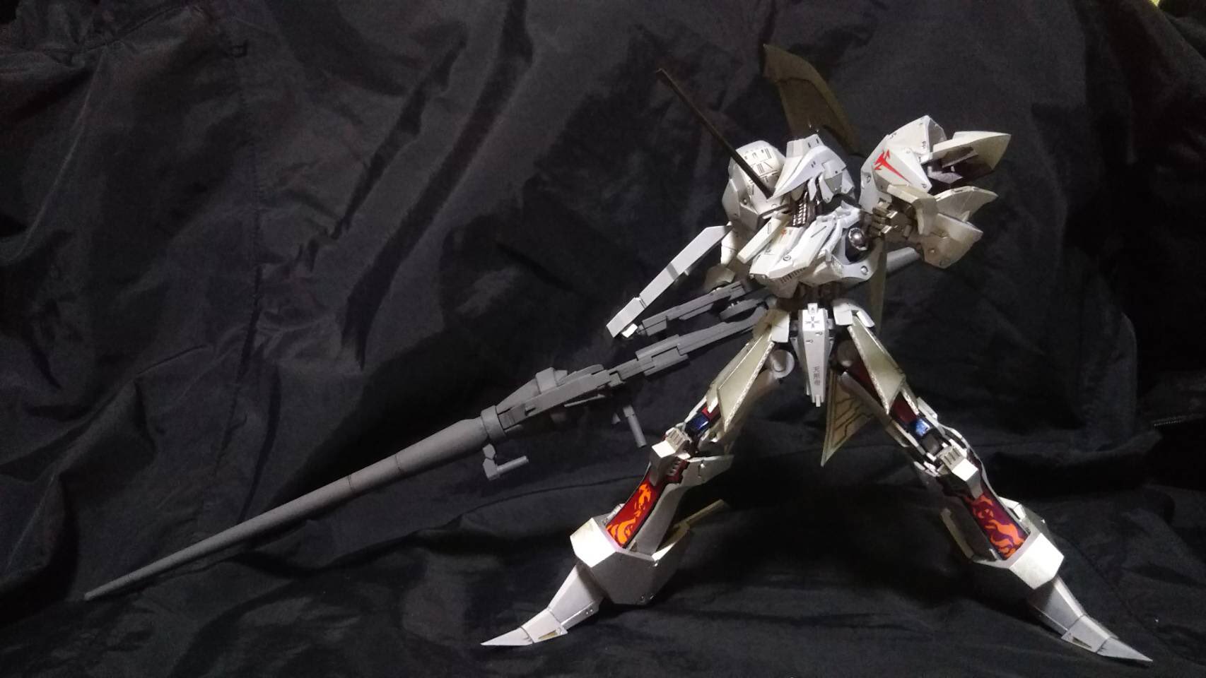 Fss Radio みさんの作った中にバルバトスのフレームを組み込んだフル可動レッドミラージュを置いときます なんと正座もできる代物とのこと レッドミラージュ Fss Jp Fss Radio みさんの作った中にバルバトスのフレームを組み込んだフル可動レッドミラージュを置いときます なんと正座もできる代物とのこと レッドミラージュ Fss Jp