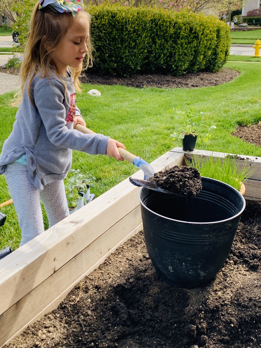 RLAllen1298's tweet photo. Garden Day! @GovMikeDeWine #SpiritWeekOhio https://t.co/2dxJ2eUTo8