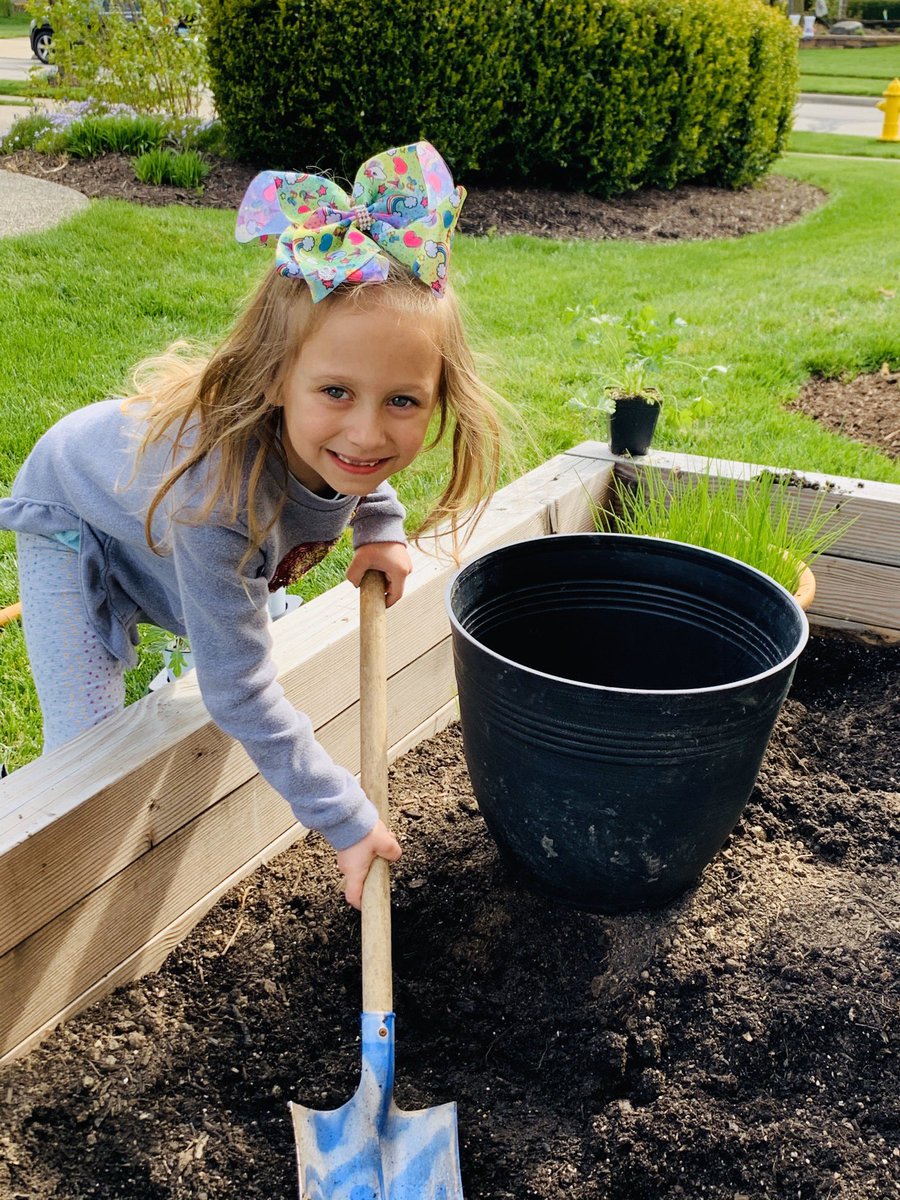 RLAllen1298's tweet photo. Garden Day! @GovMikeDeWine #SpiritWeekOhio https://t.co/2dxJ2eUTo8