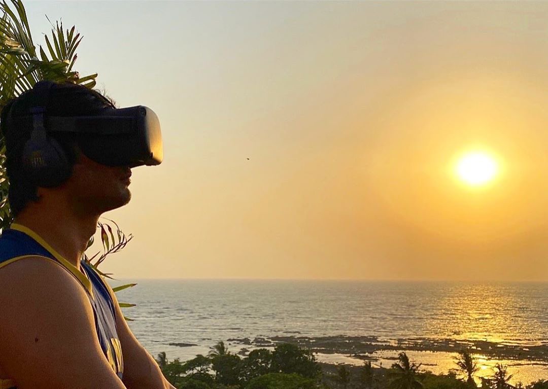 nonayousef7's tweet image. we always see what we want to see 
You see what you are 👀♥️

#Repost from @itsSSR 

They claim that the way out is to look within. Harnessing the power of Experiential technology to meditate like a superman :-)
#yoga #emergentTech. #AI #MR #VR .

#SushantSinghRajput