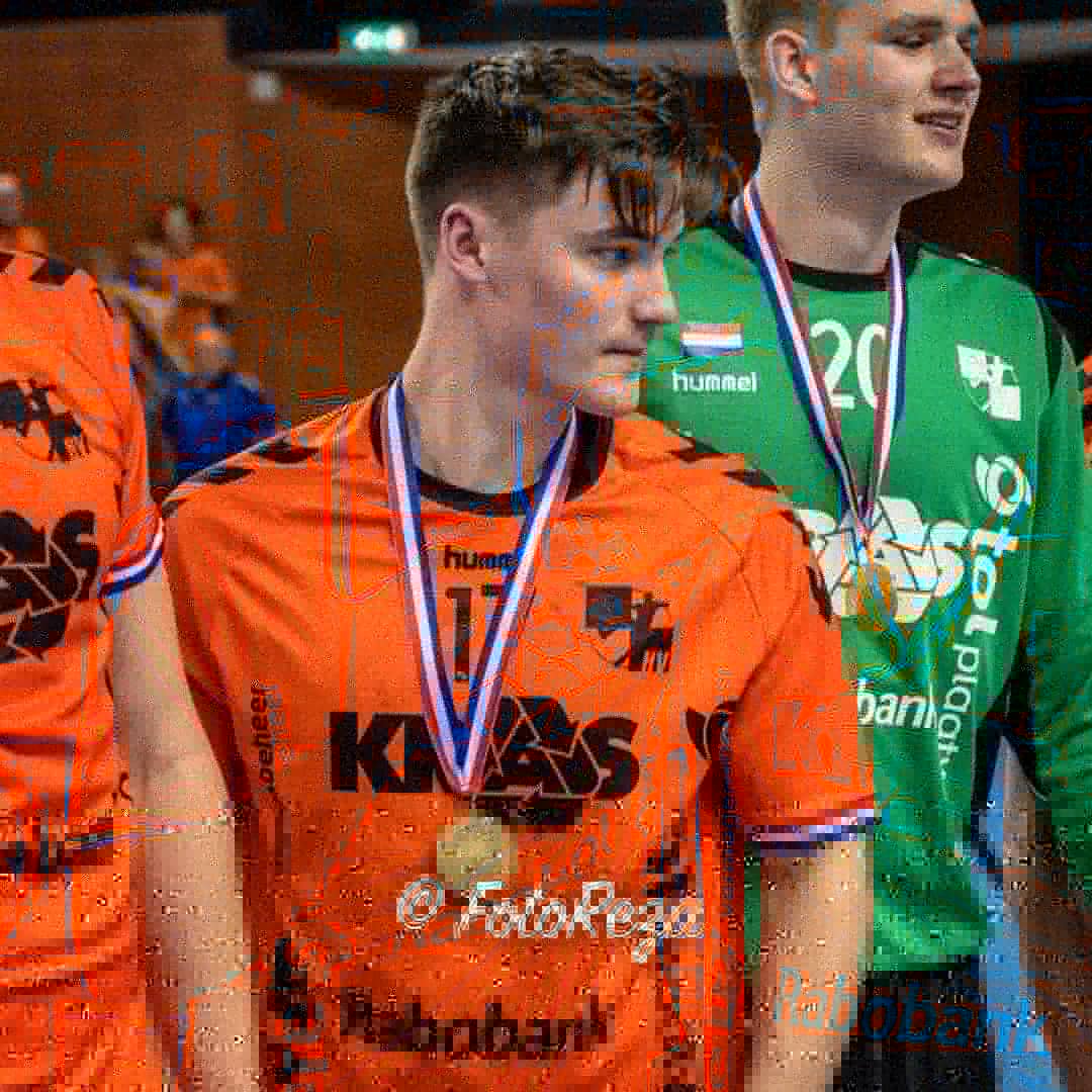 hvkrasvolendam's tweet photo. Back in time to 𝟮𝟬𝟭𝟵! ⌚👀

🥳 Sfeerverslag: https://t.co/gGFpoRw0TC 

#OnThisDay #nhvbeker https://t.co/Cd0Pgj7yyU