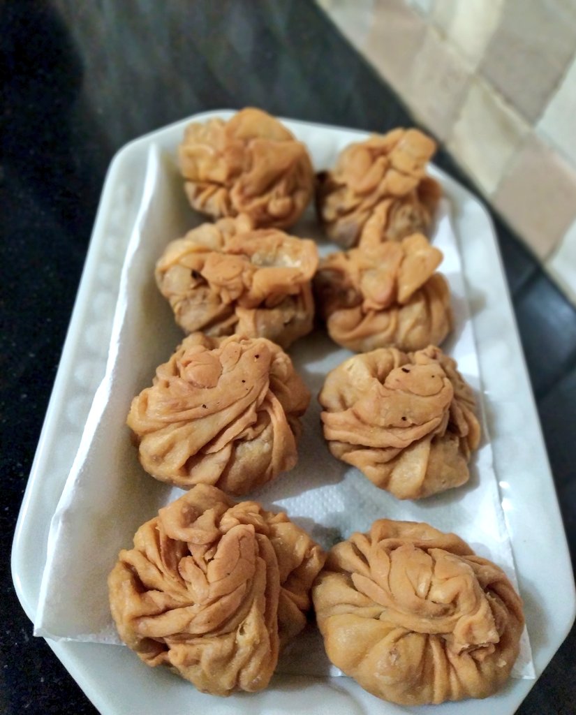 MiaRashami's tweet photo. Made Potli Samosa's(Fried Version of Dumplings) today's...π
Tried first time.
Was quite yummy, Unexpectedly...ππ€
#QuarantineAndCooking #ForthDayOfRamzan π«
@TheRashamiDesai @debsyolo @ZoeLovesTweets @SardiKaTheEnd
@DeepsGoel @__Krishna__007 @arohi_bintii https://t.co/SihswGMGx1