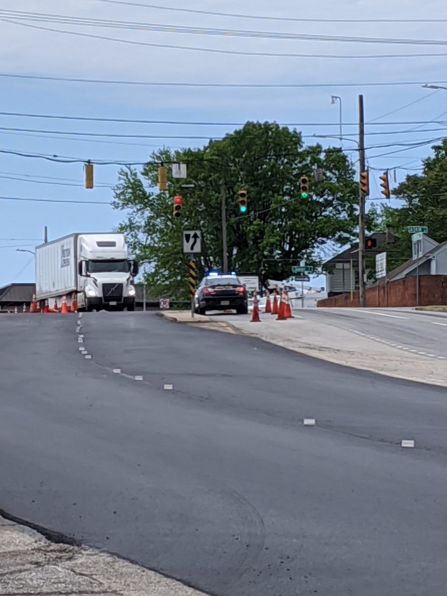 MPDASHIFT's tweet image. Please be aware of road work in the area of Starling Ave near the Southside light. Roads are closed in the area of Spring Street, Wilson Street, Carter Street and Woodrow Street. Please use alternate paths if possible and obey all traffic cones and road signs.