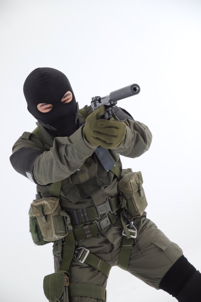 あっさ監督 Pw10週年か メタルギアソリッドピースウォーカーはマジで面白いからみんなやろう Pw版の装備をボスに貸してもらったお写真載っけとこ