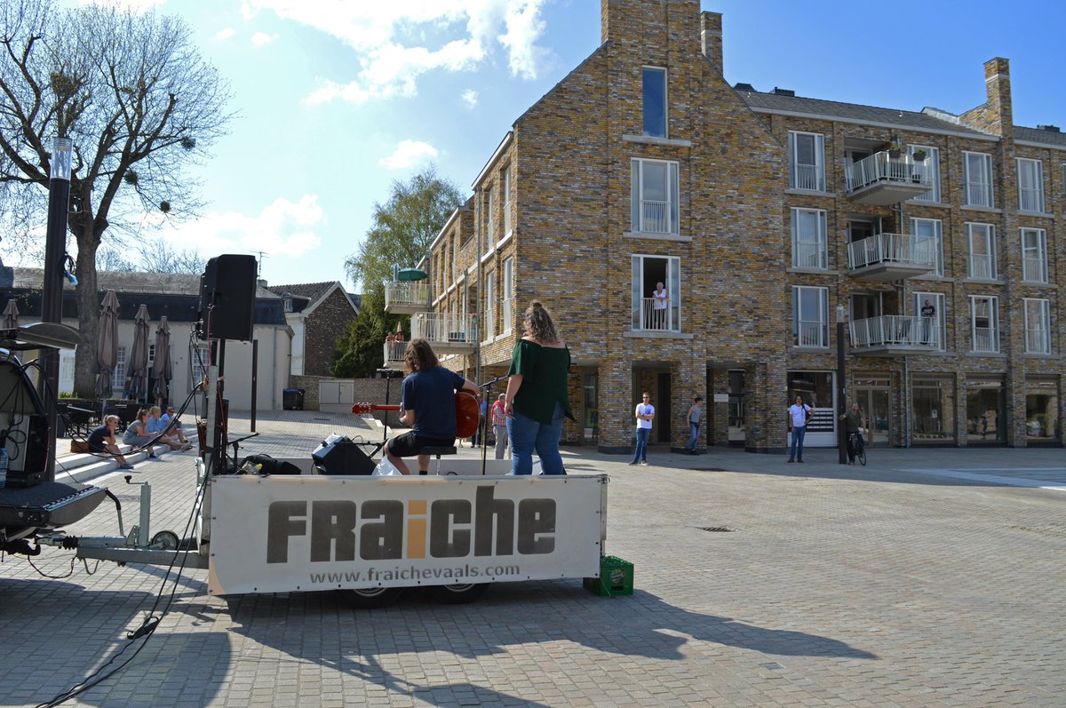 Op een afstand, maar toch dichtbij!
Fraiche Vaals on tour, 12-04-2020.

Mogelijk gemaakt door: SL Productions, Joep Koenen Loodgieter en RoadRunner International

Met dank aan de artiesten!
Laura Klein, Pim Graaf, Vanina Amato en Guido Lux