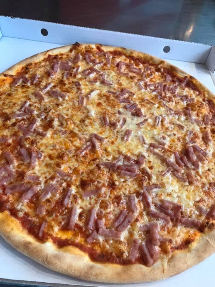 Tilbud 😃 uke 11: STOR #Pizza No. 3. Skinke. Til liten pris kr. 99,- 😎
Tilbudet gjelder mandag - torsdag, Kl. 14-17.00.
Ikke gyldig ved utkjøring 🚗

#Hakadal #Nittedal #Harestua #Kvikk #AESW