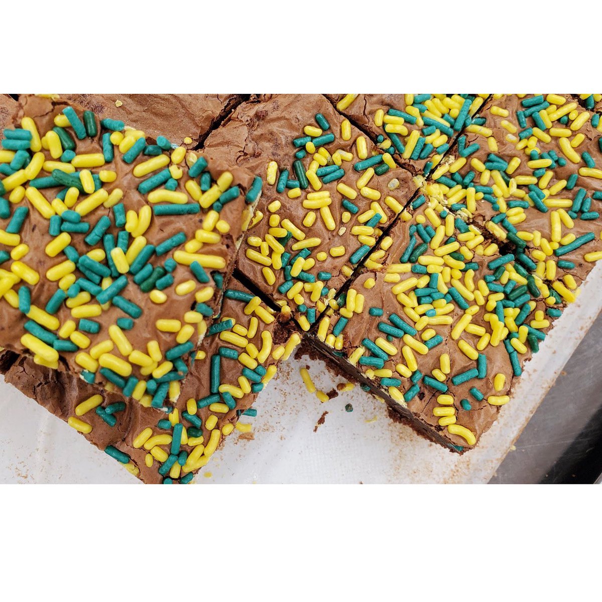 INTRODUCING: Sycamore Strong Brownie💚💛
. 
At Buckabee Brownies, we want to help  celebrate the amazing accomplishments and dedication of @sycamorecommunityschools students 👍🏼 So we decided to create a brownie just for the #sycamorestrong community!