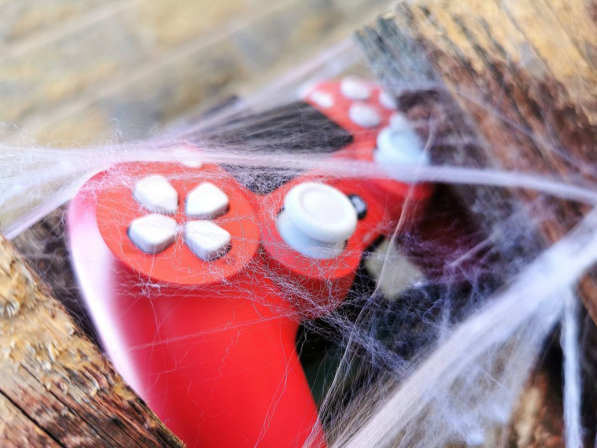 GamingAnthology's tweet photo. Happy #superheroday ! Who is your favourite Superhero and why?

Enjoy your gaming 🎮.

#controller #superhero #spiderman #spidermanps4 #dualshock #spidermanps4pro #playstationnation #playstation #ps4 #playstation4 #gaming #gamer https://t.co/OC5FuiVi3c