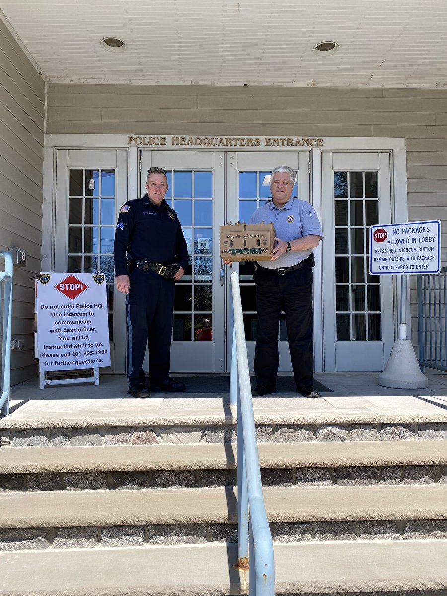 EdKalpagian's tweet photo. Day 1 Thank You Allendale Police Department for what you do All year round as well as during this Crisis!More to come over the weeks!stay tuned!!
#statefarmpayitforward #ourstatefarm #payitforward #edkalpagianagency #volunteer #supportsmallbusinesses @ Allendale Police https://t.co/F4dAjYno39